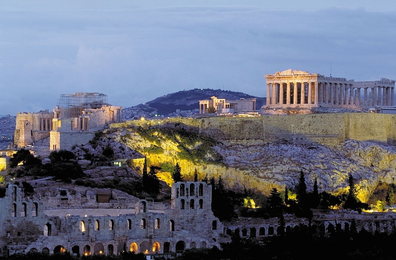 Zwiedzanie Aten: antyczna historia i piękno architektury