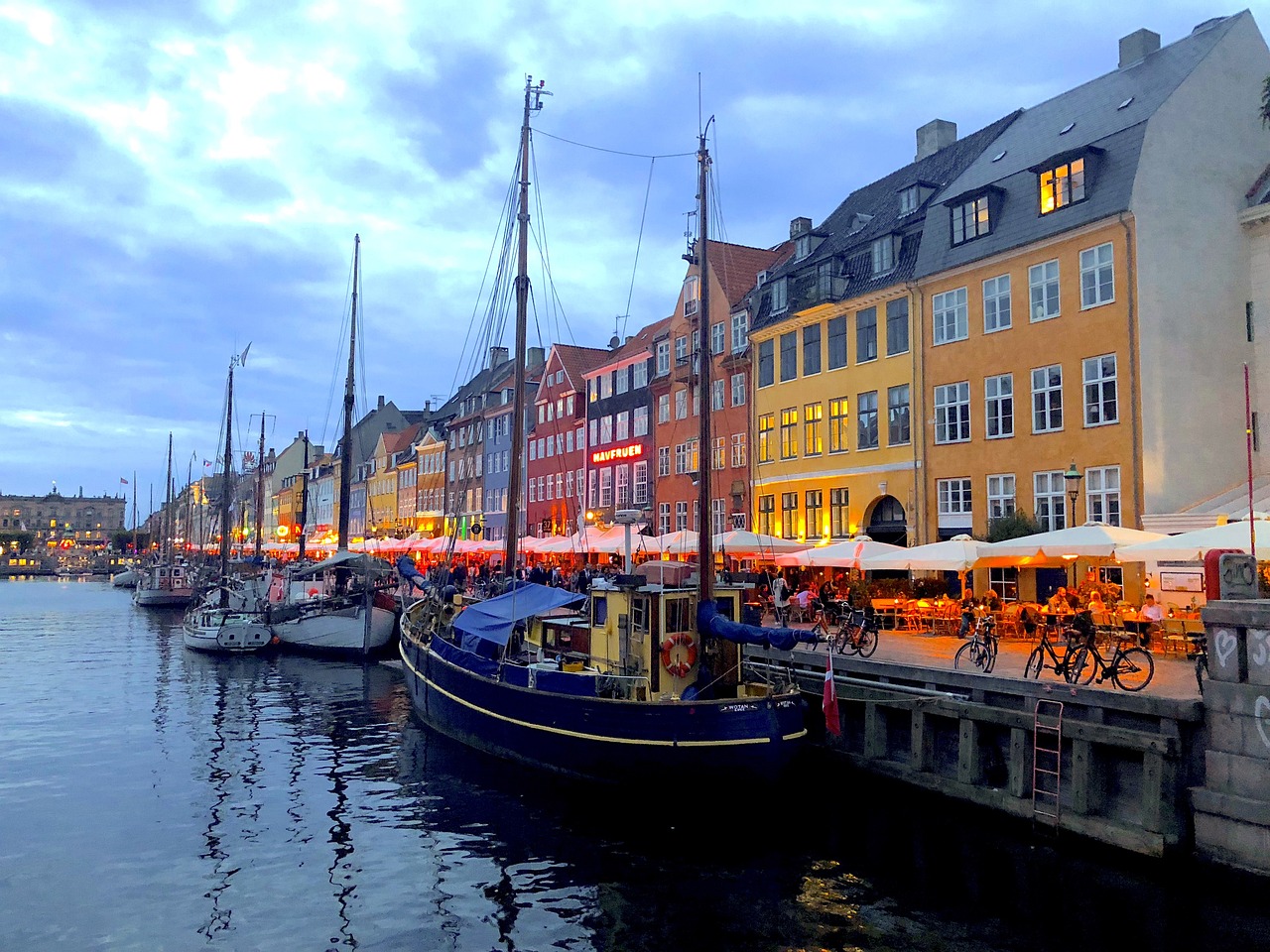 Zwiedzanie Kopenhagi: urokliwe zaułki i ciekawe miejsca
