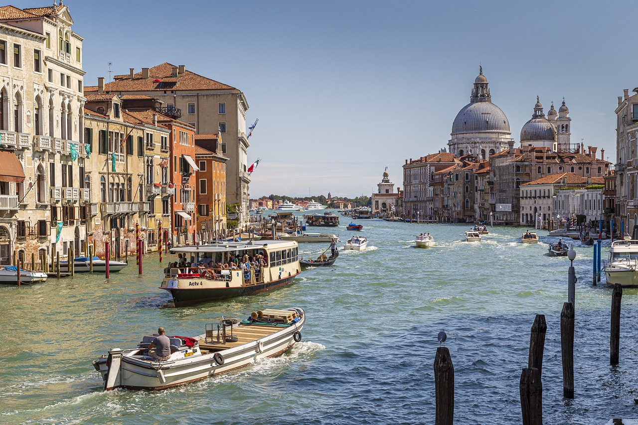 Odkryj piękno Wenecji: romantyczne kanały i słynne zabytki